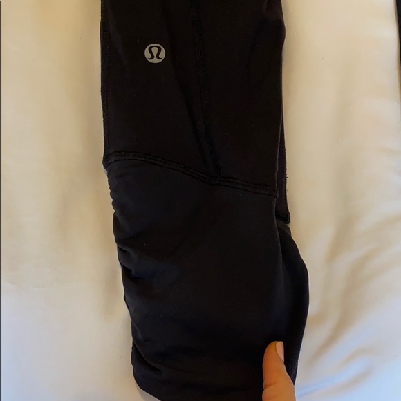Lululemon black crops with pockets - Picture 2 of 6